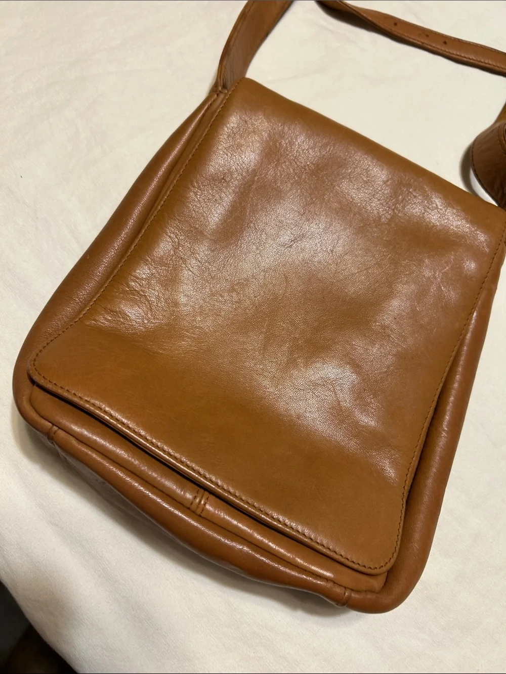 HOBO sleek tan